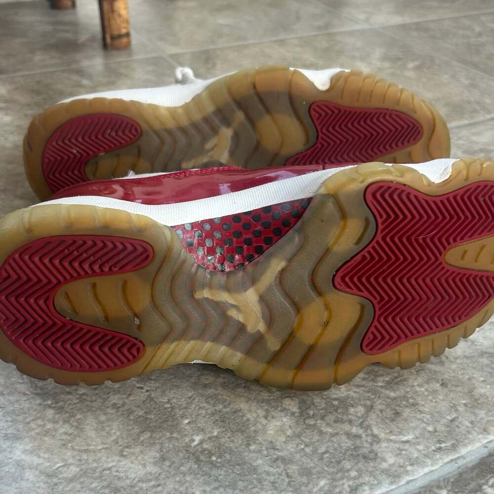 Air Jordan 11 Retro Cherry High-Top Sneakers Varsity Red/White - Picture 4 of 7